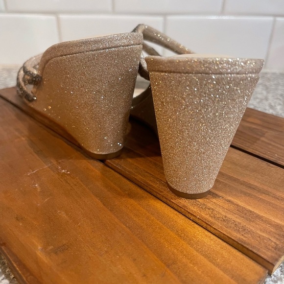 NWT Jessica Simpson Champagne Glitter Colley Sandals - Picture 4 of 5